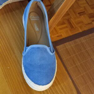 CLARKS SLIP-ON SNEAKERS  SIZE 6 W